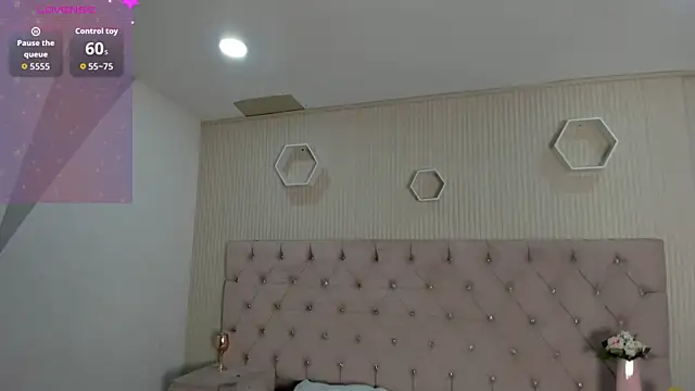 ZarinaWynne online show from 05-17-26, 01:55
