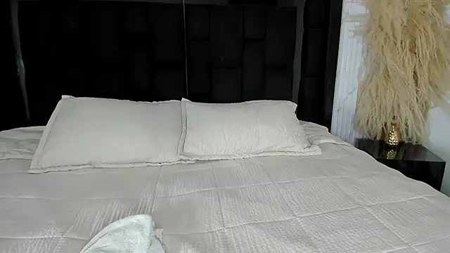 ZarinaWynne online show from 05-03-26, 01:15