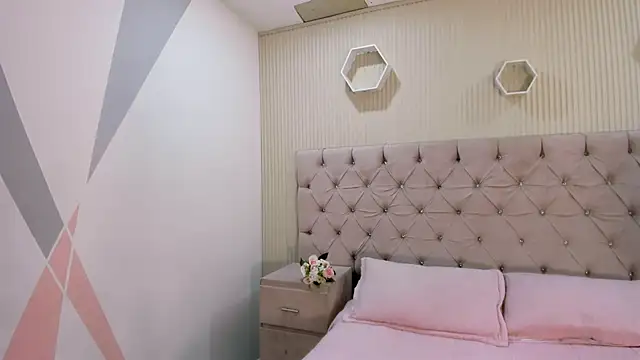 ZarinaWynne online show from 06-20-26, 02:11