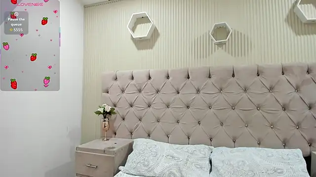 ZarinaWynne online show from 06-07-26, 01:16