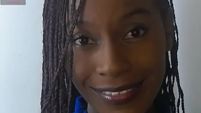 Snapshot of Aliis_Love chatting on 12-19-25, 05:00 Aliis Love online show from 12-19-25, 05:00