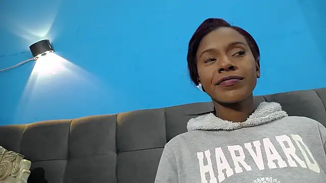 Snapshot of Aliis_Love chatting on 11-23-25, 02:43 Aliis Love online show from 11-23-25, 02:43