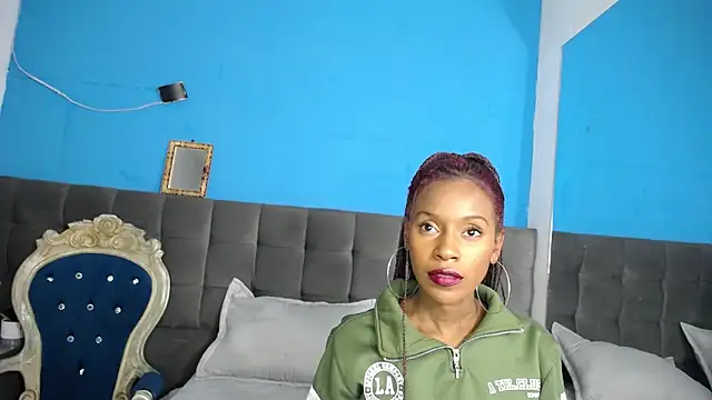 Snapshot of Aliis_Love chatting on 11-19-25, 08:42 Aliis Love online show from 11-19-25, 08:42