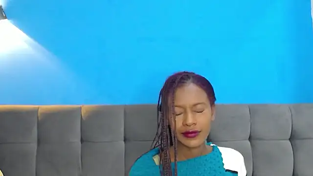 Snapshot of Aliis_Love chatting on 11-18-25, 01:36 Aliis Love online show from 11-18-25, 01:36