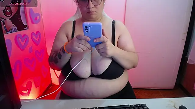 Snapshot of kattybbwbigboobs_ chatting on 07-11-26, 12:33 kattybbwbigboobs online show from 07-11-26, 12:33