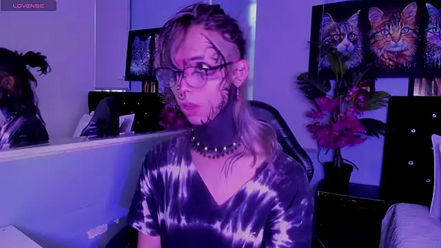 luxiel  online show from 11-12-25, 09:18