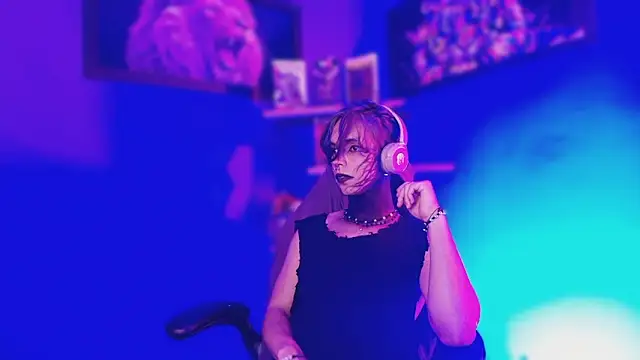 luxiel  online show from 03-24-26, 09:48