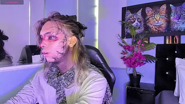 luxiel  online show from 11-18-25, 09:29