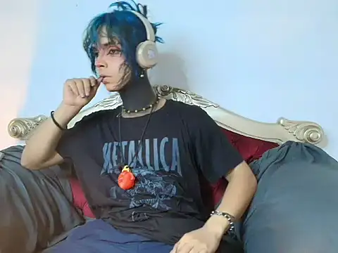 luxiel  online show from 04-14-26, 08:36