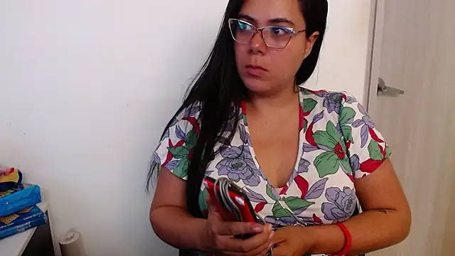 Snapshot of LorieFerrer chatting on 03-07-25, 04:22 LorieFerrer online show from 03-07-25, 04:22