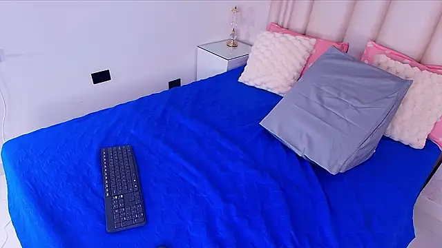 alanarose18 online show from 02-12-26, 07:13