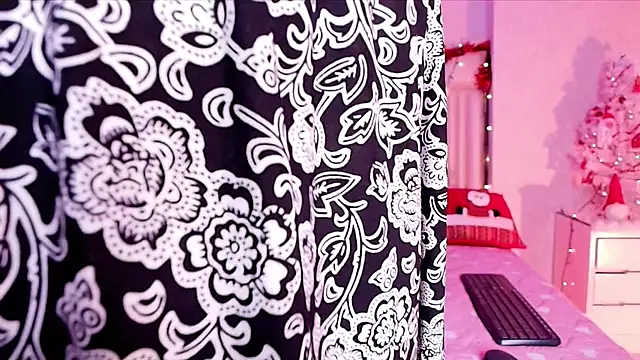 alanarose18 online show from 11-24-25, 07:14