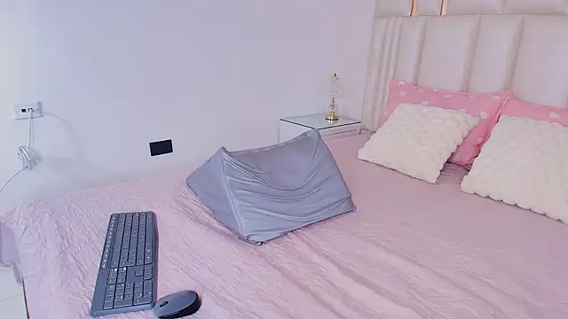 alanarose18 online show from 04-09-26, 07:20