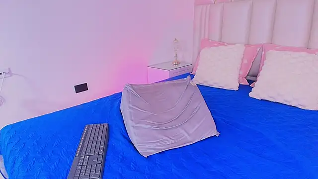 alanarose18 online show from 04-11-26, 07:17