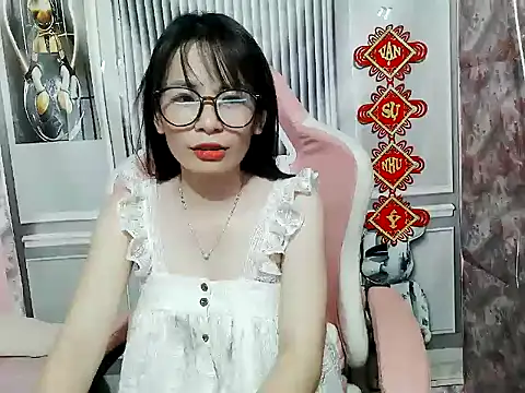 Snapshot of Ella039 chatting on 06-14-26, 04:41 Ella039 online show from 06-14-26, 04:41