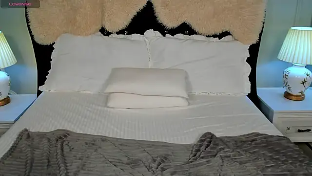 Lily  Evans online show from 11-22-25, 04:33