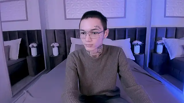 Snapshot of Ionarne chatting on 11-08-25, 12:20 Ionarne online show from 11-08-25, 12:20