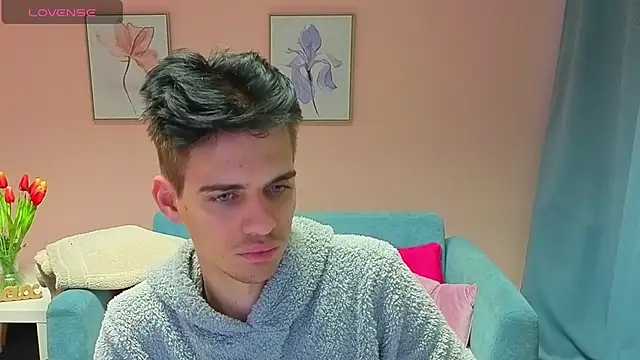 Snapshot of LiamMerci chatting on 11-10-25, 07:24 LiamMerci online show from 11-10-25, 07:24