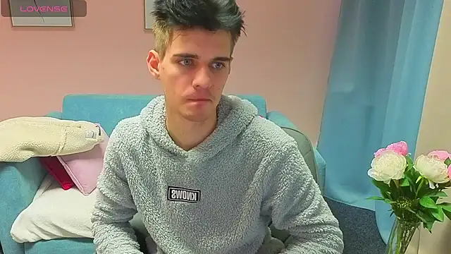 Snapshot of LiamMerci chatting on 11-09-25, 12:53 LiamMerci online show from 11-09-25, 12:53