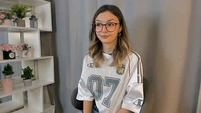 Snapshot of EvitaChant chatting on 11-09-25, 08:18 EvitaChant online show from 11-09-25, 08:18