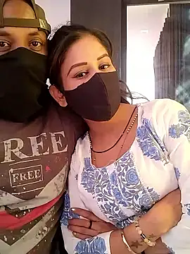 Snapshot of black_and_white_choco chatting on 01-10-26, 07:47 black and white choco online show from 01-10-26, 07:47