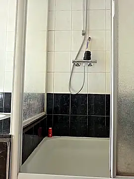 thenakedtraveler online show from 11-09-25, 11:36