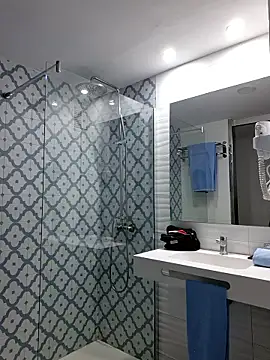 thenakedtraveler online show from 01-10-26, 06:03