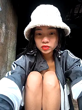 Lynly k2 online show from 11-16-25, 01:10