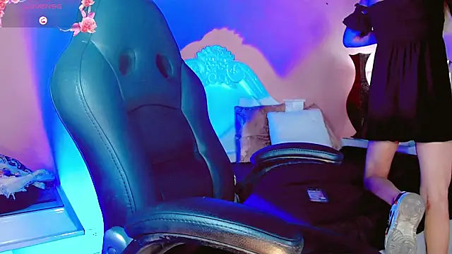 Snapshot of AnnaRouseQueen chatting on 02-24-26, 08:10 AnnaRouseQueen online show from 02-24-26, 08:10