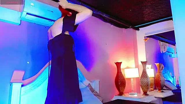 Snapshot of AnnaRouseQueen chatting on 02-28-26, 08:19 AnnaRouseQueen online show from 02-28-26, 08:19