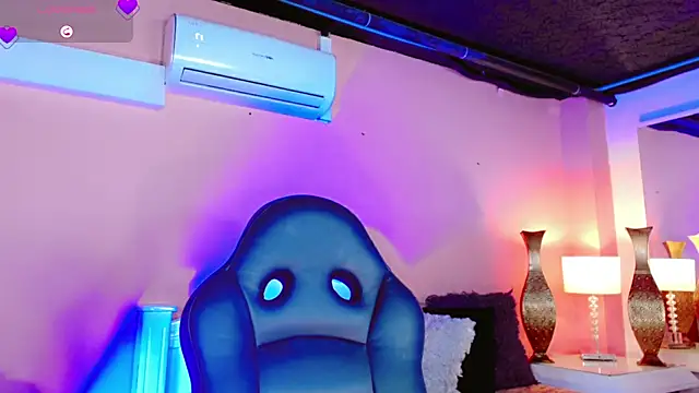 Snapshot of AnnaRouseQueen chatting on 02-07-26, 07:55 AnnaRouseQueen online show from 02-07-26, 07:55