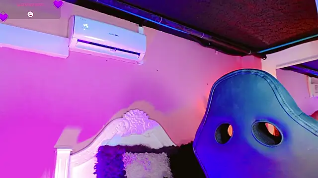 Snapshot of AnnaRouseQueen chatting on 02-02-26, 08:30 AnnaRouseQueen online show from 02-02-26, 08:30