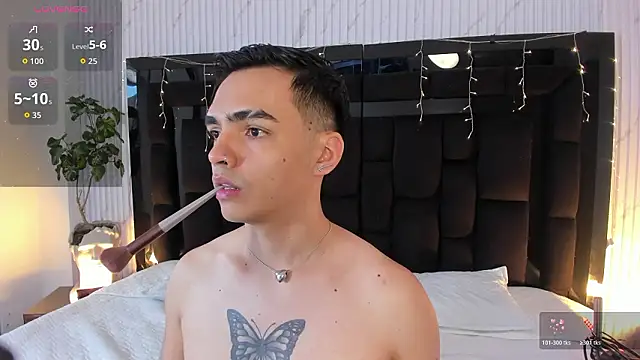 Snapshot of NicoKingg_ chatting on 03-04-26, 12:35 NicoKingg online show from 03-04-26, 12:35