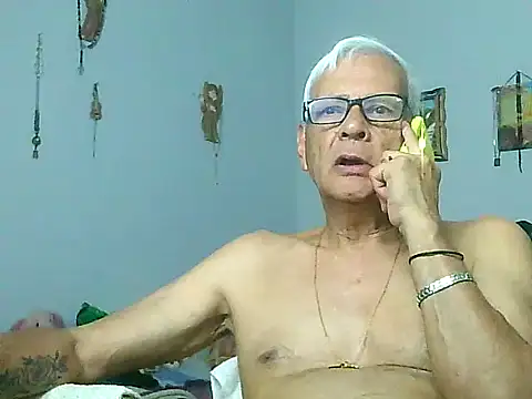 dirtysluttyfist online show from 12-15-25, 07:20