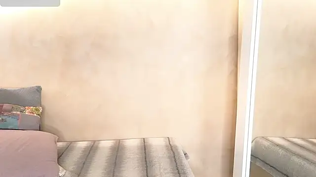 BellaRooux online show from 01-14-26, 12:20