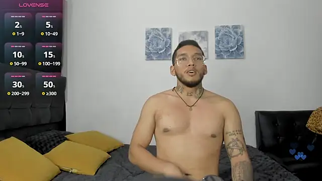 ariannawil online show from 11-28-25, 01:39