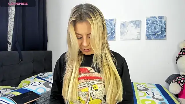 ariannawil online show from 05-24-26, 04:34