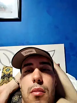 Snapshot of adrihgz chatting on 11-07-25, 06:01 adrihgz online show from 11-07-25, 06:01