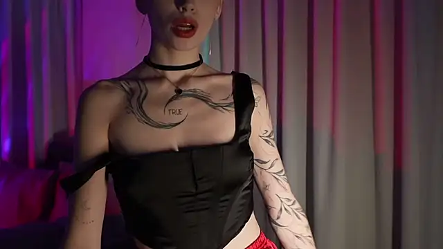 Snapshot of LinaaVelle chatting on 05-15-26, 12:52 LinaaVelle online show from 05-15-26, 12:52
