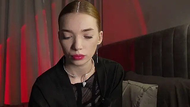 Snapshot of LinaaVelle chatting on 05-12-26, 01:46 LinaaVelle online show from 05-12-26, 01:46