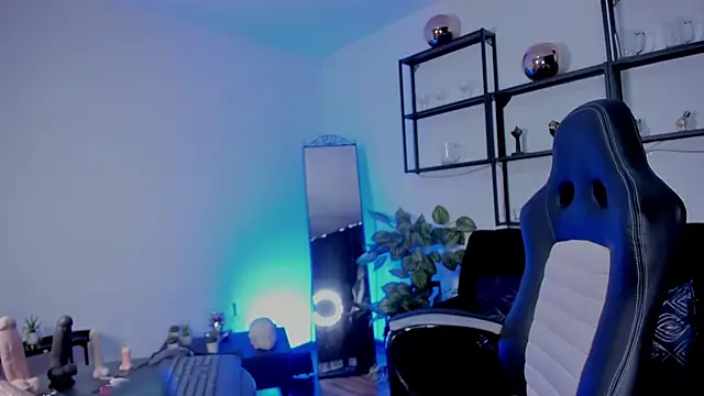 Halley Ravenn online show from 06-10-26, 03:46