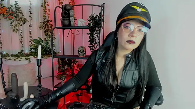 Halley Ravenn online show from 05-15-26, 09:13