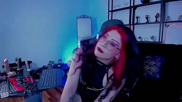 Halley Ravenn online show from 06-11-26, 07:22