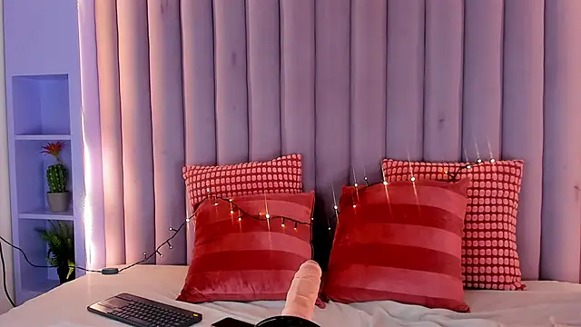 NicoletCherry   online show from 12-15-25, 08:03