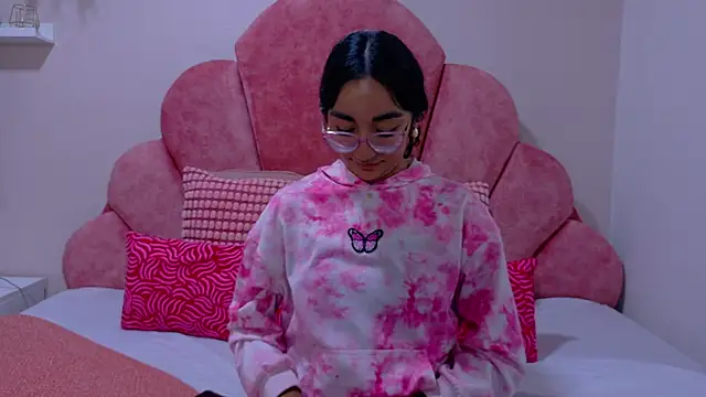 NicoletCherry   online show from 11-13-25, 07:40