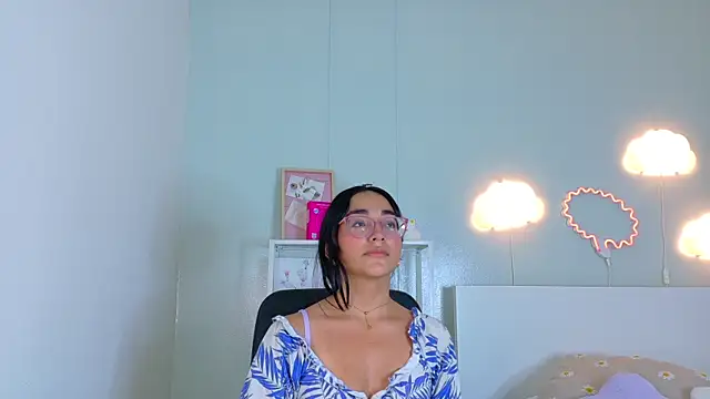 NicoletCherry   online show from 12-05-25, 07:45