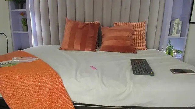 NicoletCherry   online show from 11-19-25, 07:36