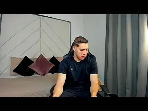 Snapshot of Alan_ford chatting on 11-13-25, 11:14 Alan ford online show from 11-13-25, 11:14