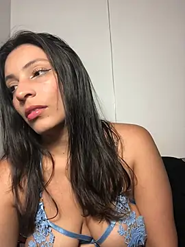 Vianca Costt online show from 05-15-26, 03:04