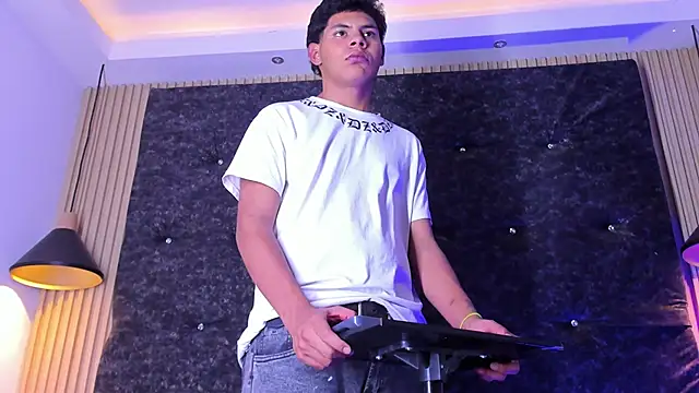 Snapshot of Tommy_bigcock19 chatting on 11-09-25, 09:30 Tommy bigcock19 online show from 11-09-25, 09:30